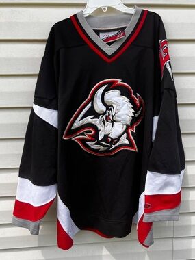 CLEAN Vintage Buffalo Sabres Size XL Pro Player NHL Hockey jersey